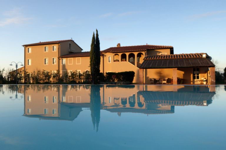 Country resort con piscina
