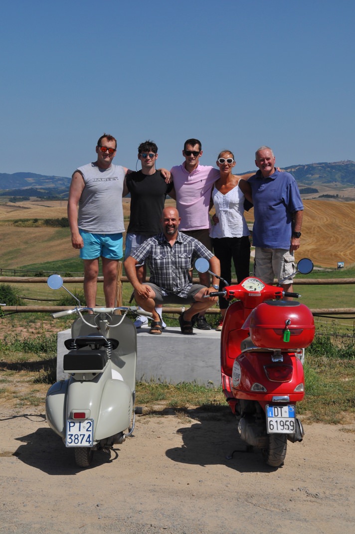 Giri guidati in vespa per visitatori