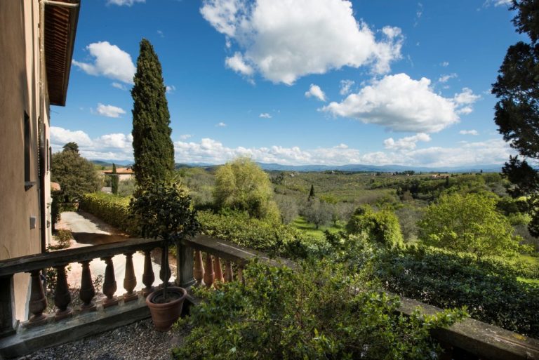 Terrazza con vista sulla campagna toscana